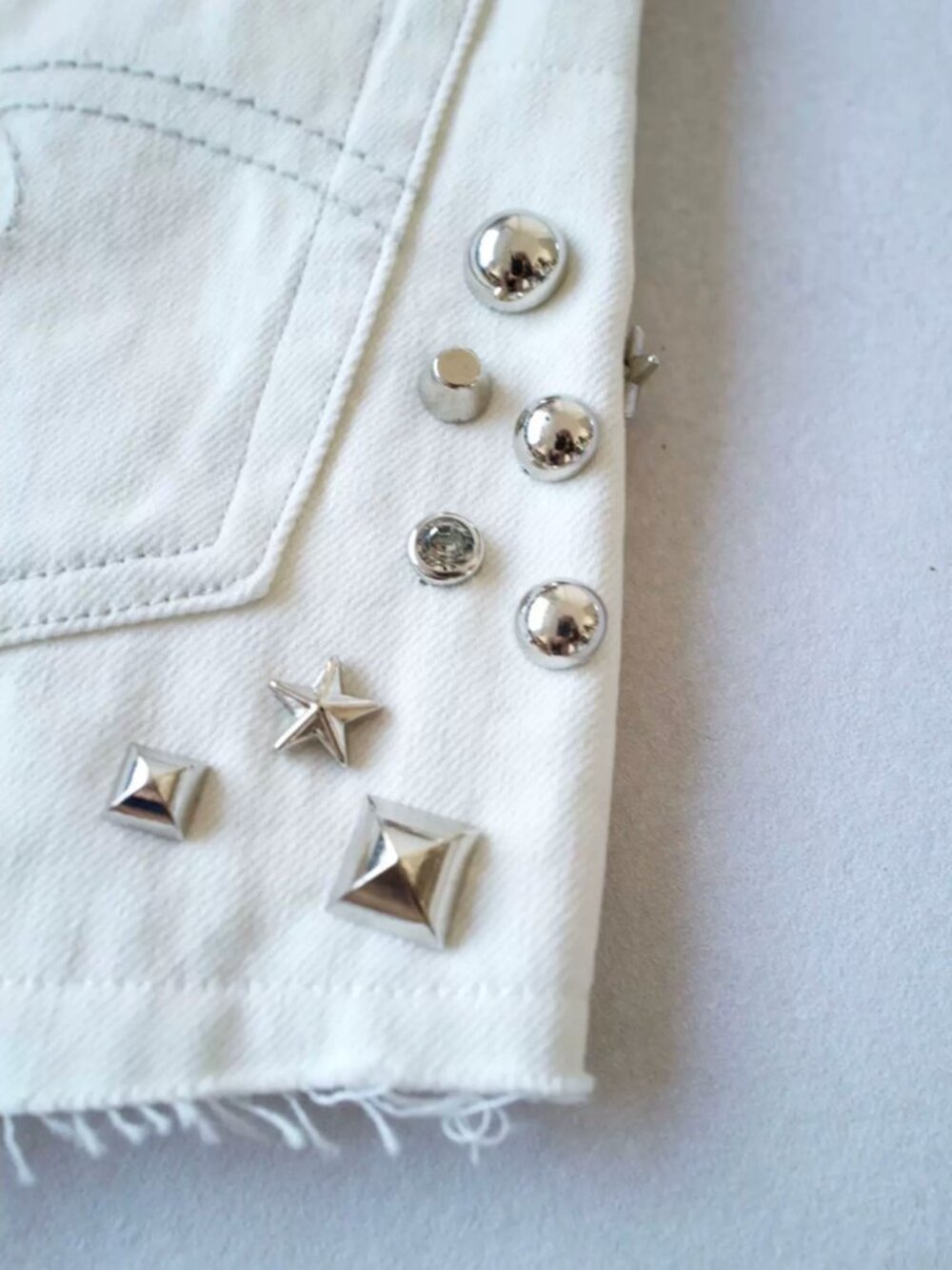 NWT R13 Studded Boyfriend Short - Cement White Denim Classic - Picture 10 of 12